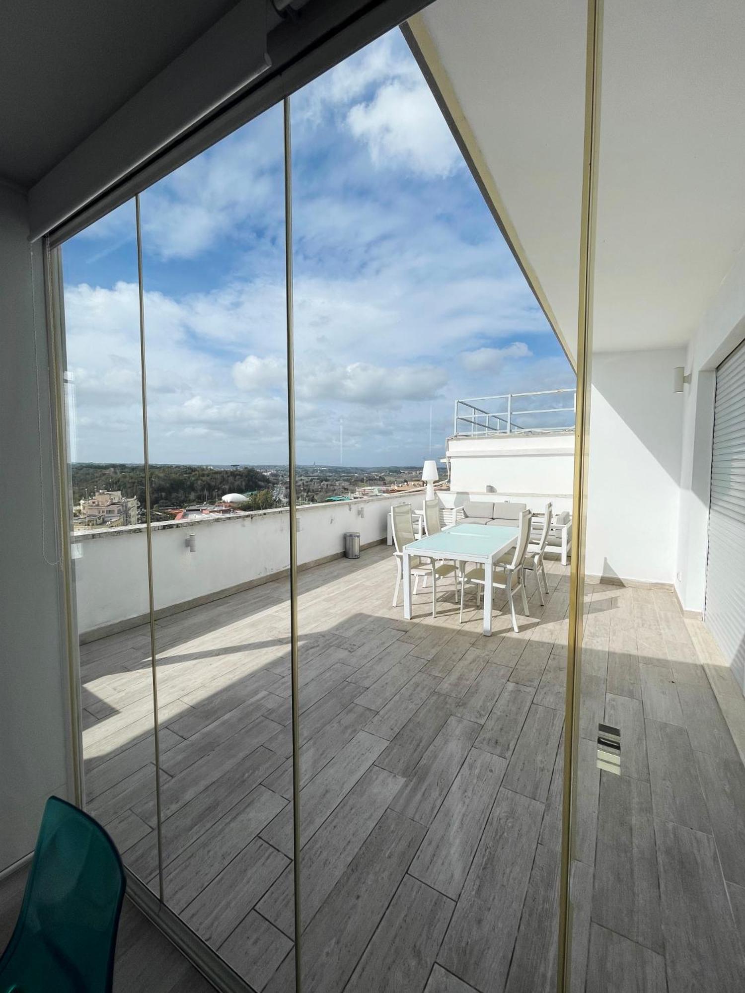 Penthouse With View Of Apartment *